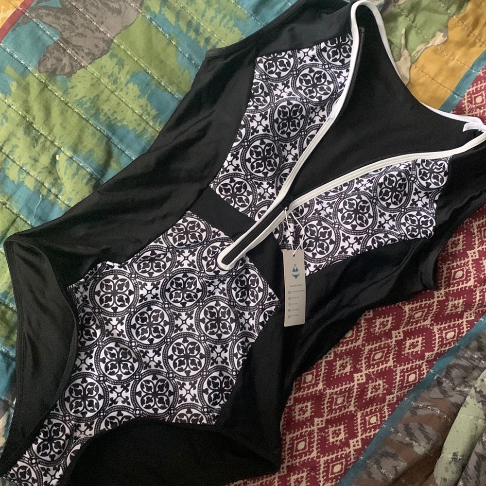 One piece swim